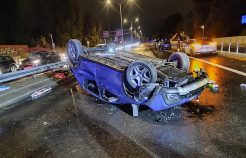 У Варшаві перевернулося авто посольства РФ